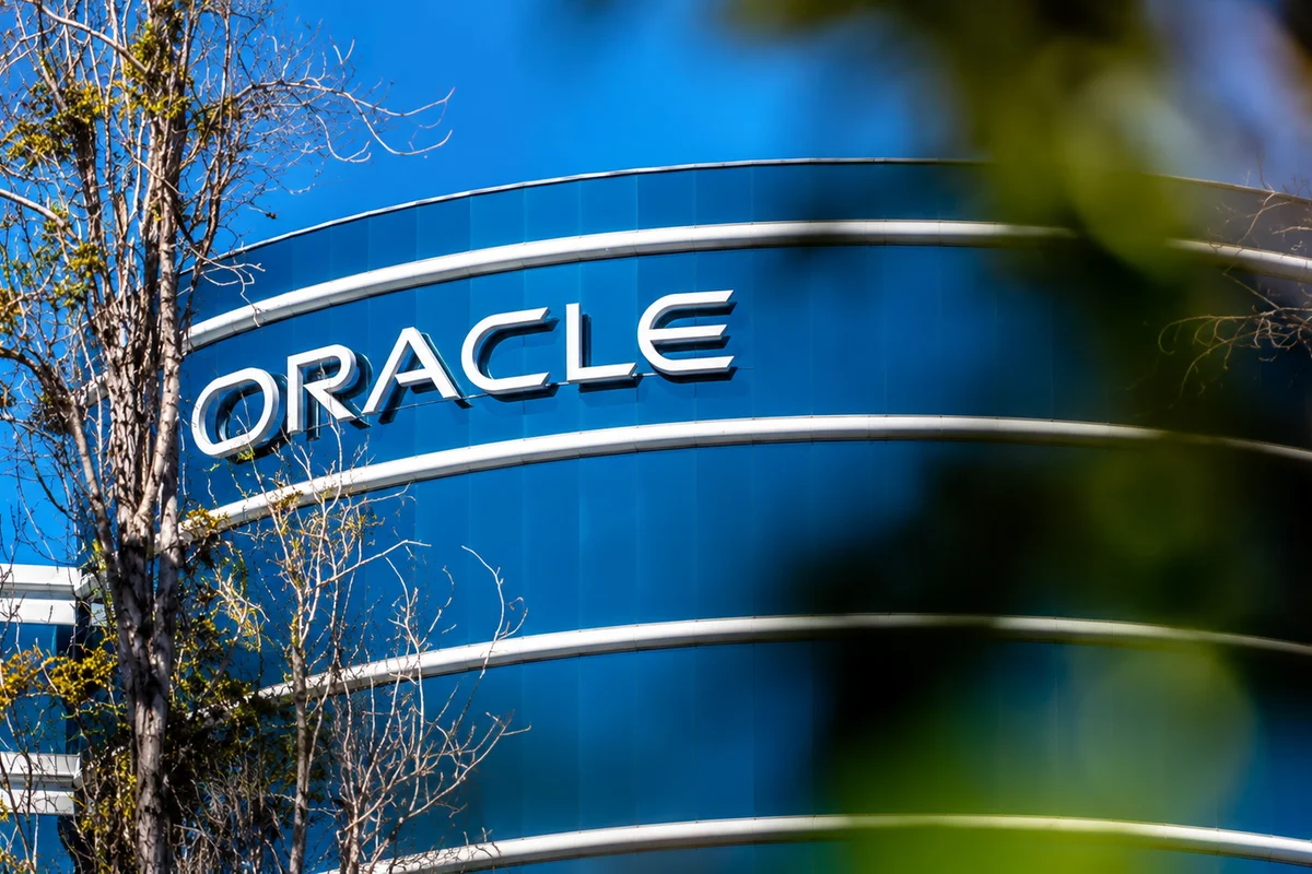 Oracle Shares Crash 65% From Peak: What Triggered the Sharp AI Stock Selloff?