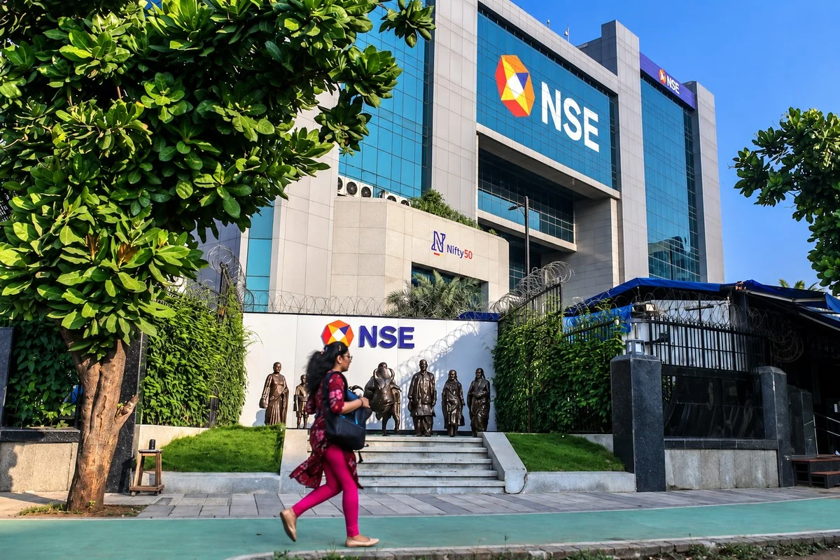 FIIs Sell Rs 5,353 Crore; Nifty Hits Lowest Level Since April