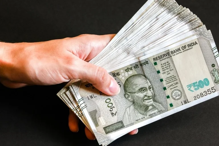 Indian Rupee at 95.17 Against Dollar, 95.30 Level in Focus
